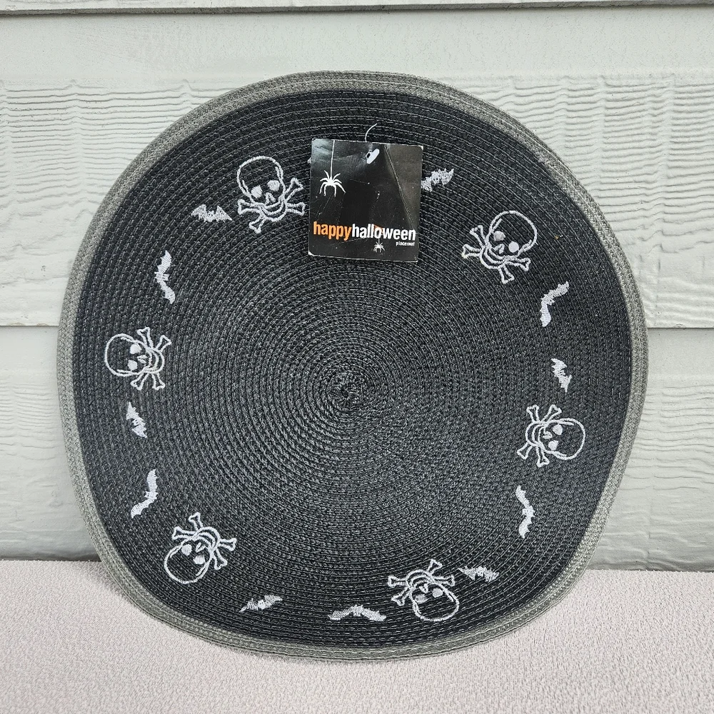 Kohls Halloween Placemat Round Skull Crossbones Bat Black Weave 15